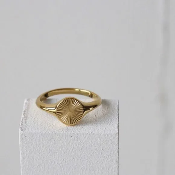 18K Gold Plated Soleil Sunburst Signet Ring - Picture 8 of 8